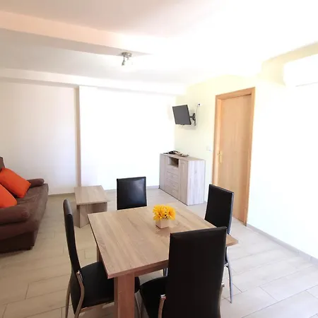 Giuliano Apartahotel 3*